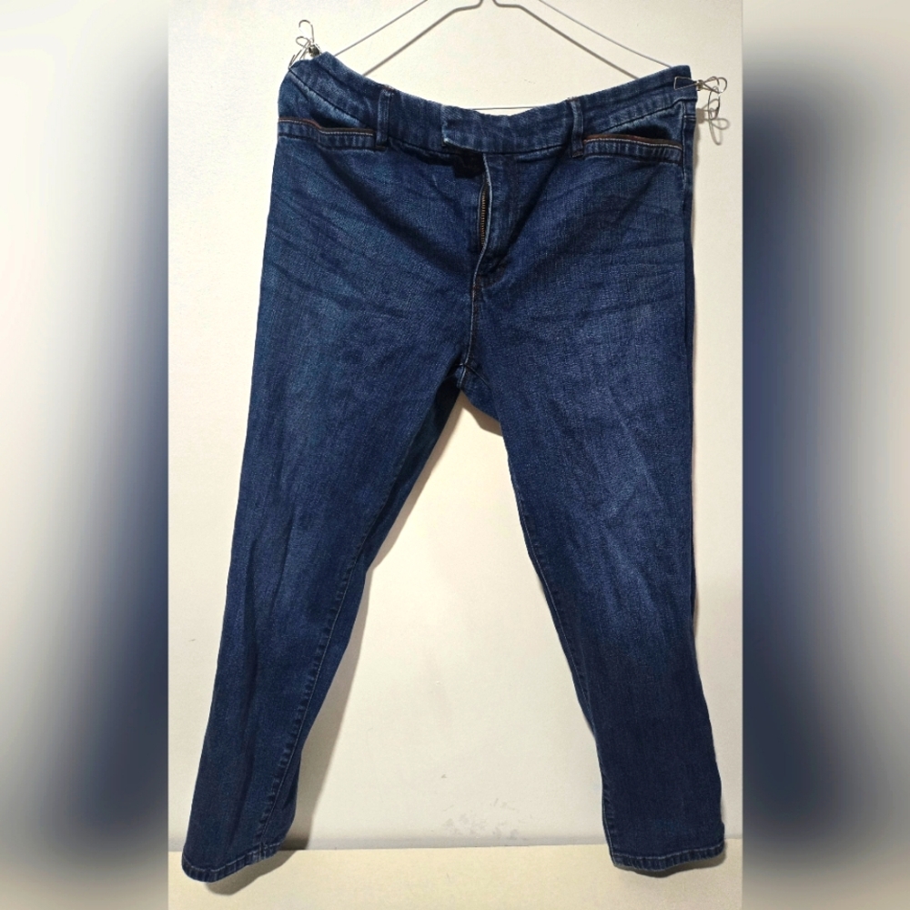 White House Black Market Skinny Crop Capris sz 14